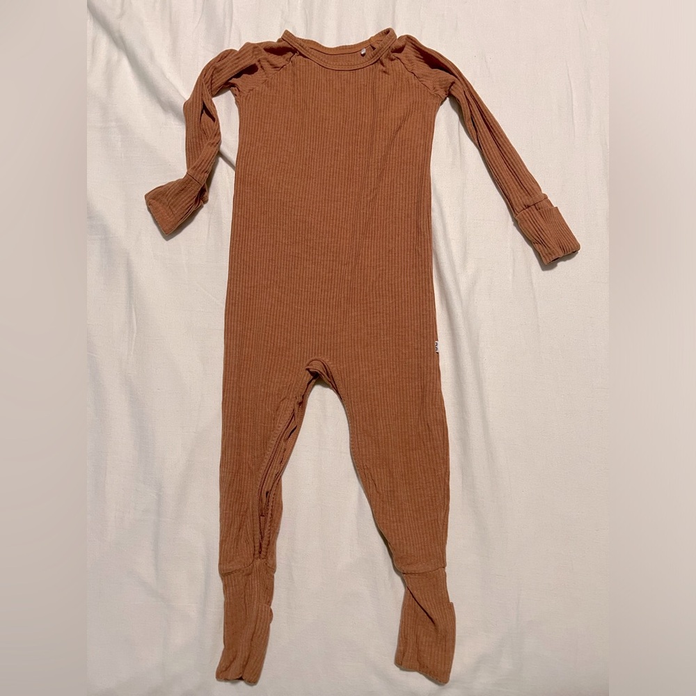 Little Sleepies Heather Spice Ribbed Crescent Zippy